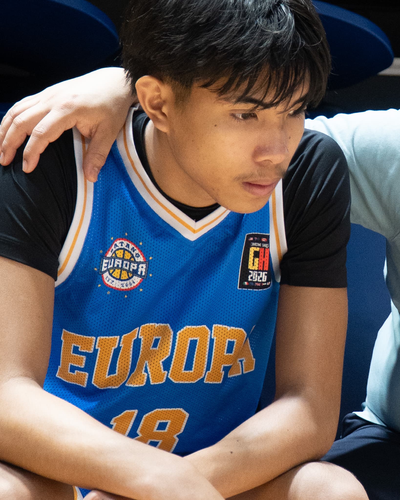 Batang Europa Spieler im blauen Jersey